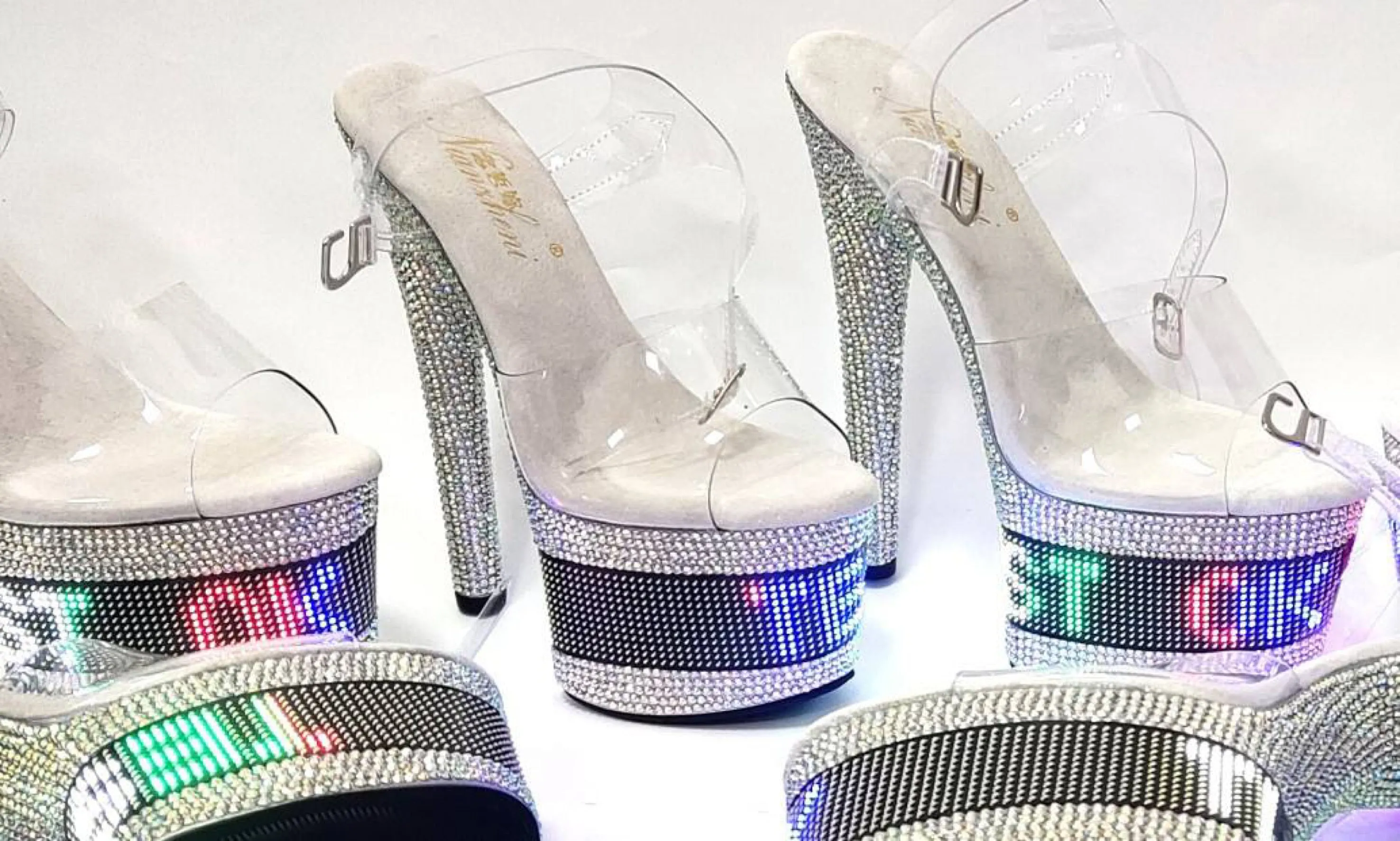 A61 Divine Selection Diamond Led Heels