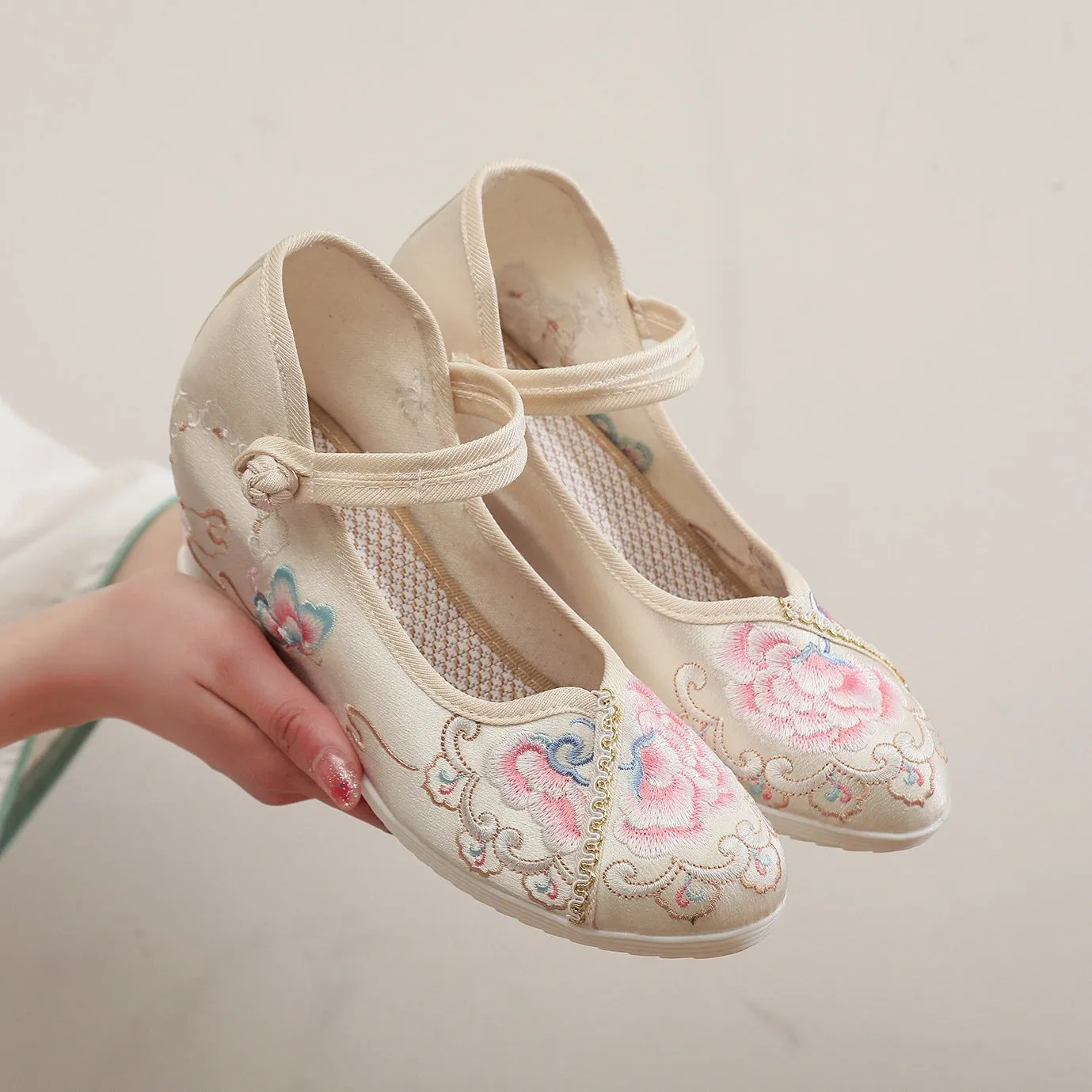 Women's Han Chinese Clothing High Embroidered Ancient Canvas Shoes