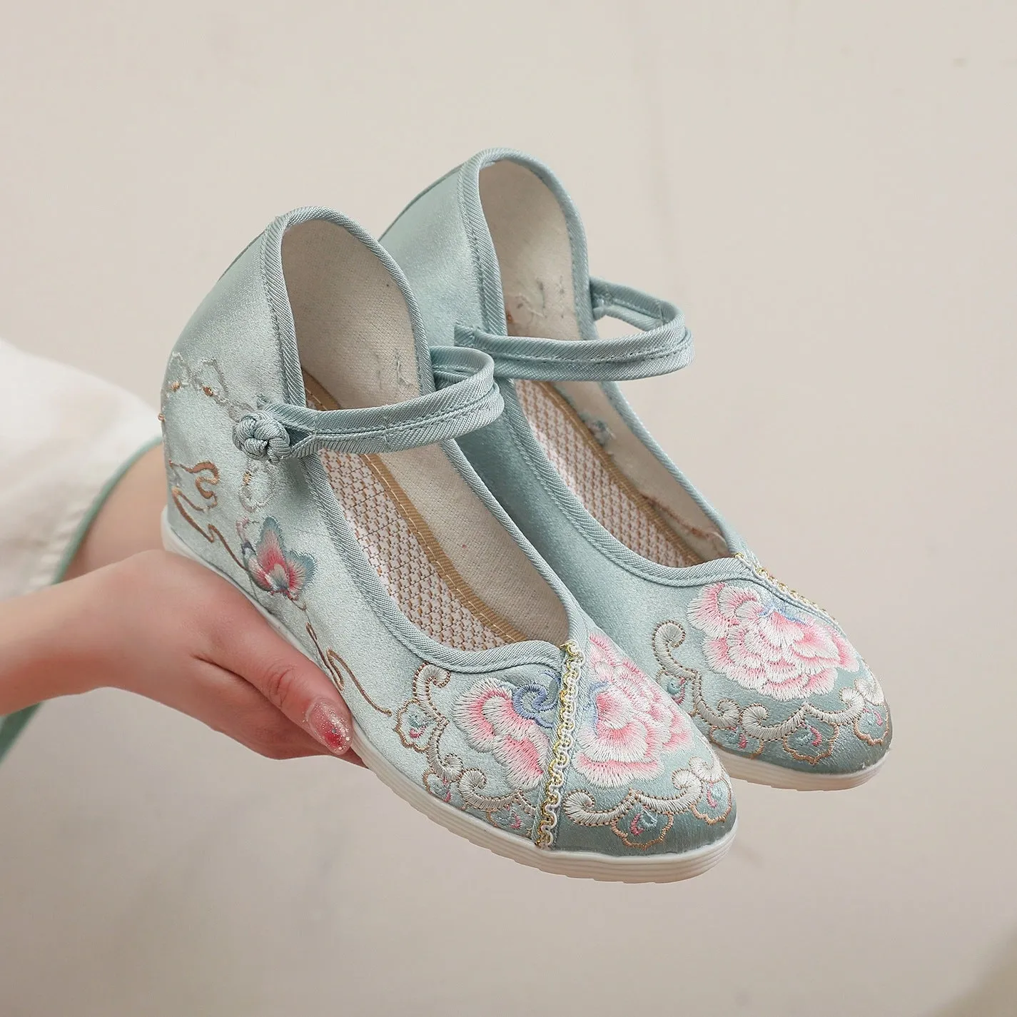 Women's Han Chinese Clothing High Embroidered Ancient Canvas Shoes