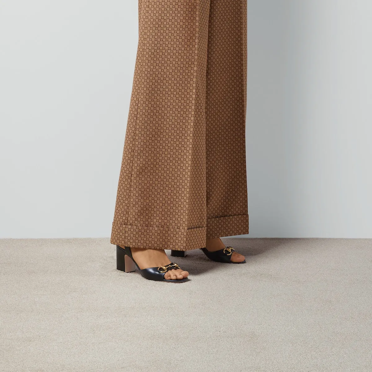 Women's mid-heel leather sandal with Horsebit